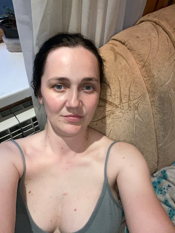 Relaxed afternoon at home with kids, food, and selfies