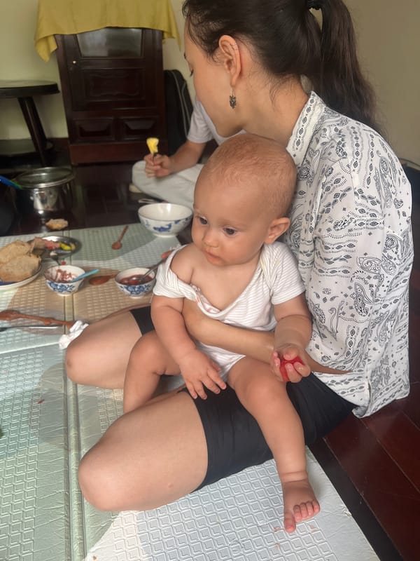 Floor gathering and shared meal in a Da Nang home