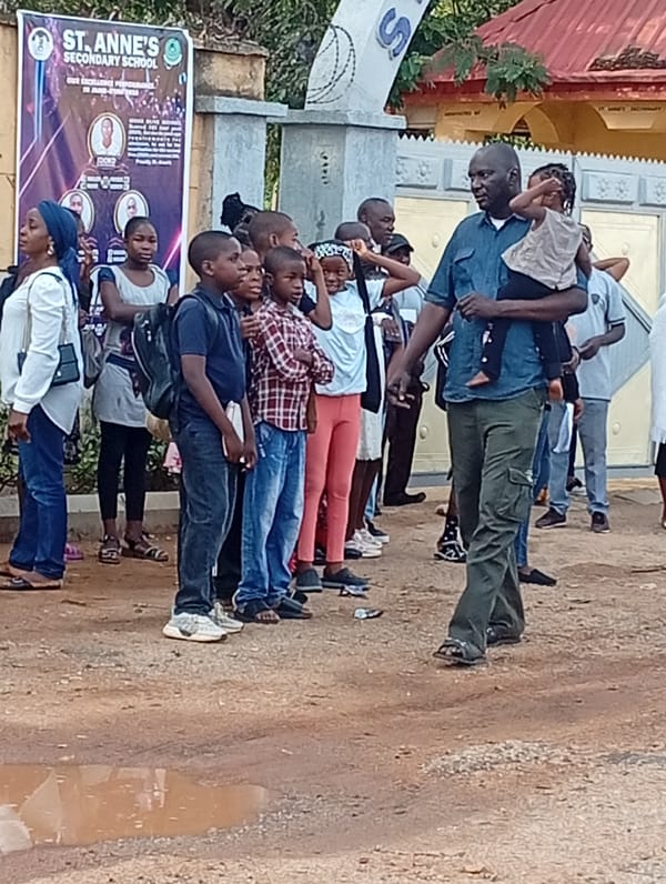 Morning street life documented around Nigerian school community