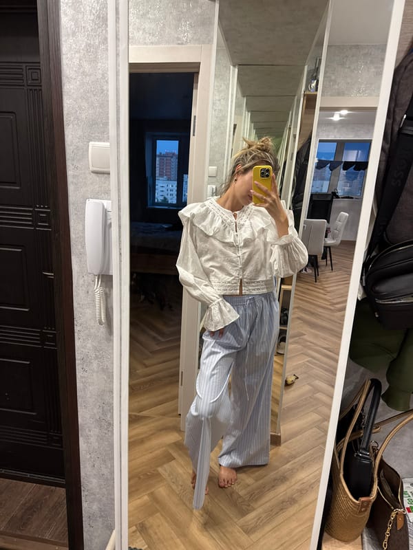 Outfit selfies and a Bengal cat at home