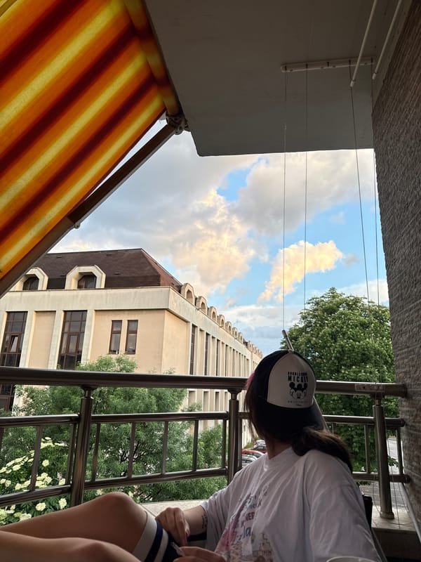 Casual moments captured across Sofia locations Saturday evening