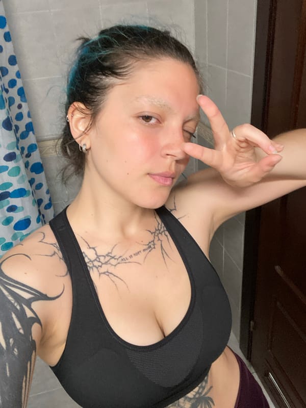 Woman takes selfies in Gijón bathroom during midday routine