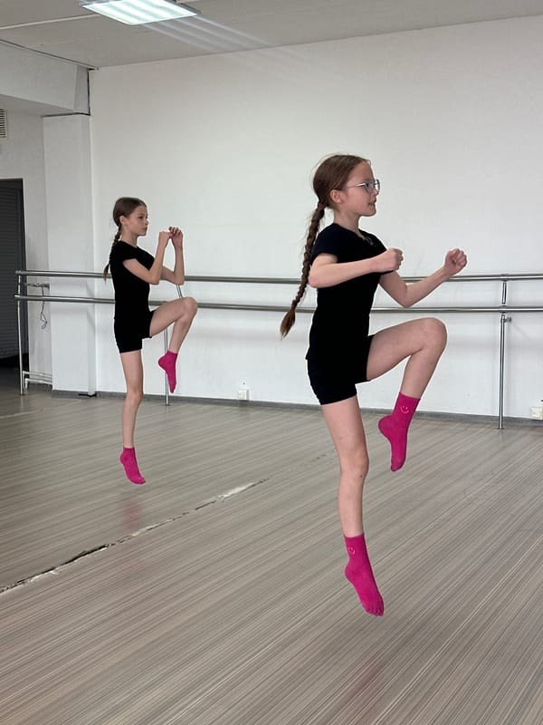 Young dancers practice stretching exercises in Votkinsk studio
