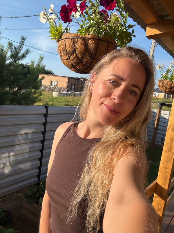 Summer evening at a Chaikovsky dacha: garden, cats, and selfies