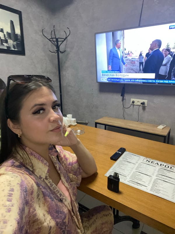Casual cafe hangout in Makhachkala, selfies and downtime