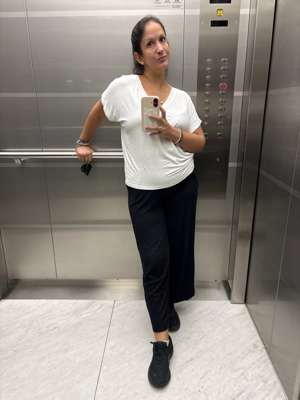 Woman takes elevator selfie in San Isidro, Peru