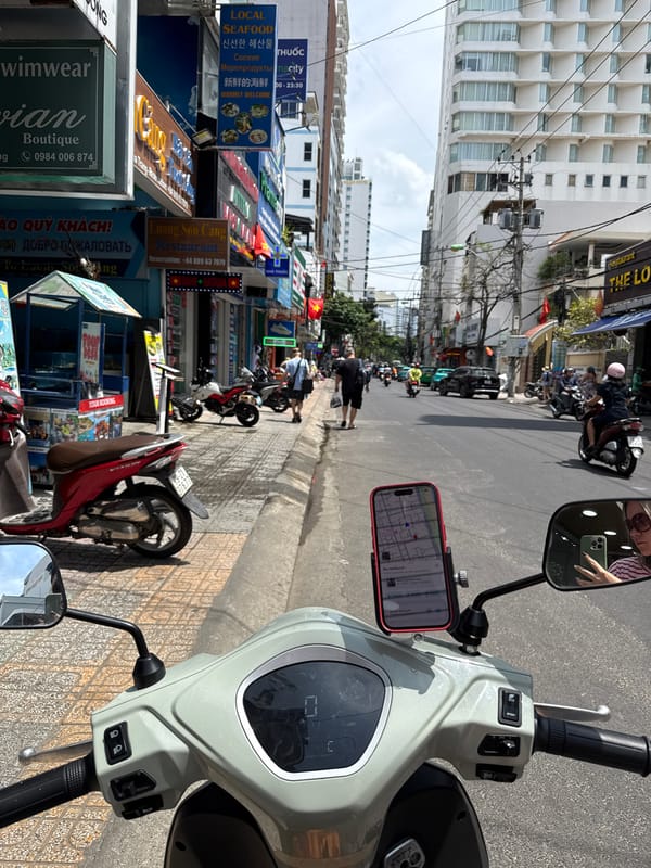 Routine street activity captured in Nha Trang Ward, Vietnam