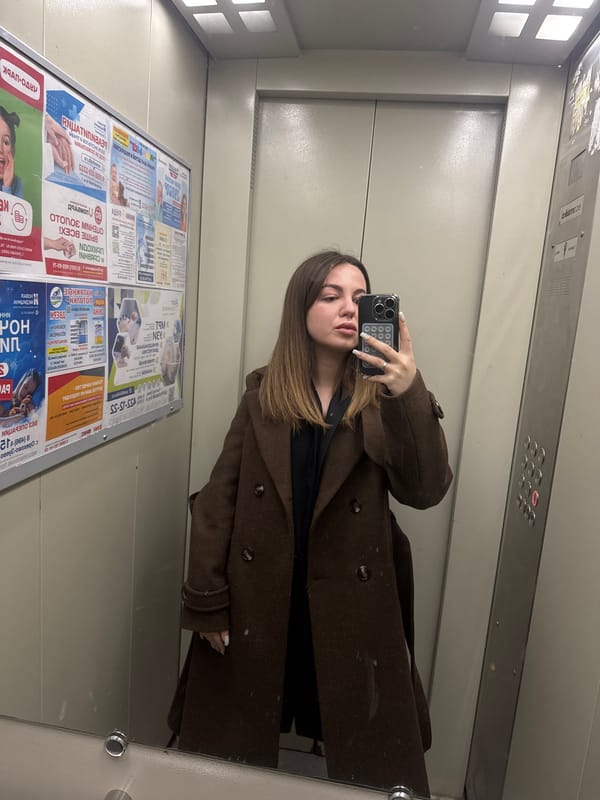 Woman takes morning elevator selfie in Orekhovo-Zuyevo
