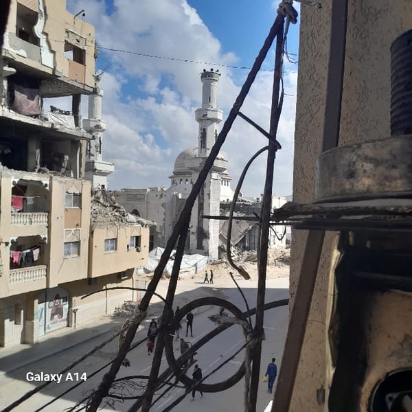 War-damaged Khan Yunis shows water distribution amid widespread destruction