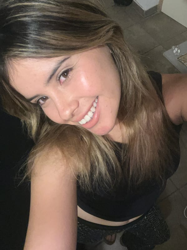Woman photographed in selfies in Sumalao, Argentina
