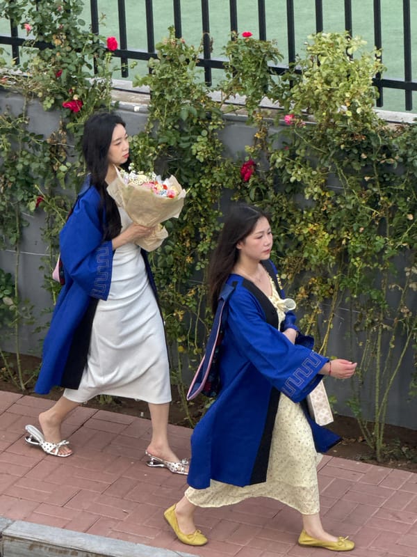 Graduation day in Zhongtun: gowns, roses, and a live stage