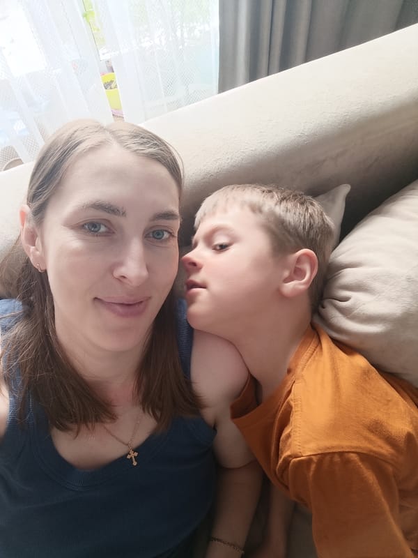 Family moments captured in Chaikovsky home during afternoon play