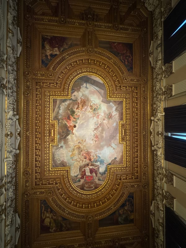 Man in Oregon shirt spotted outside Mexico City Krispy Kreme