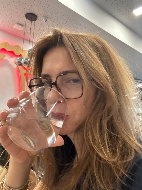 Woman with glass of water observed in Odivelas