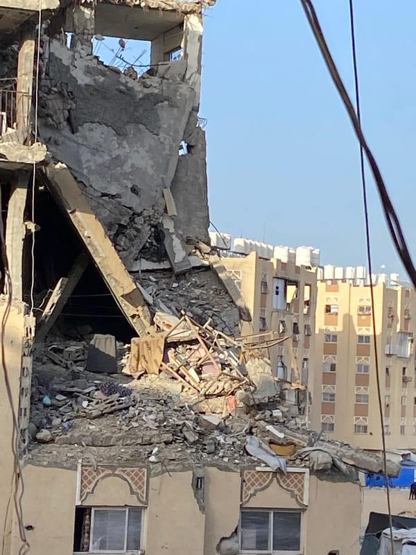 Building destruction and civilian presence documented in Khan Yunis