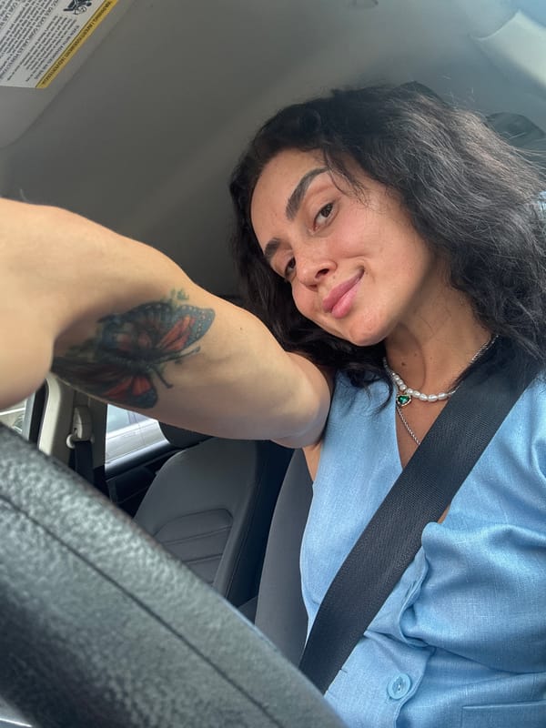 Morning drive through Tbilisi, selfies and city traffic