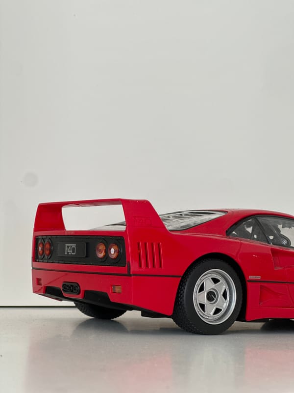 Ordinary indoor moments documented across Milan within three minutes