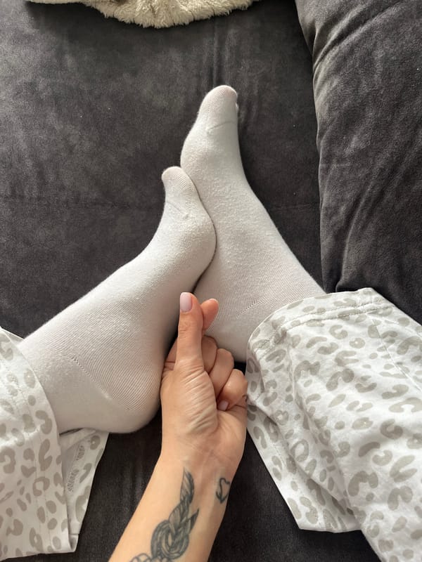 Quiet moments captured in Chaikovsky: indoor relaxation, cloudy skies