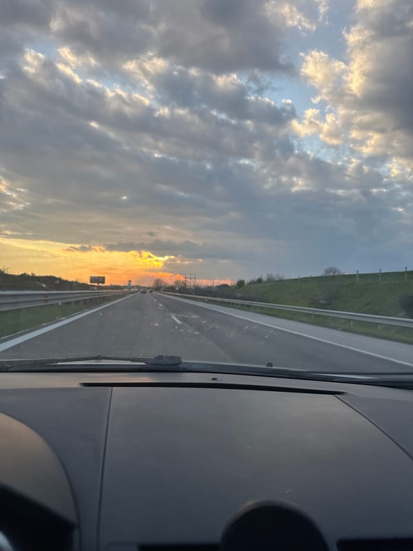 Driver captures highway view near Orizovo, Bulgaria