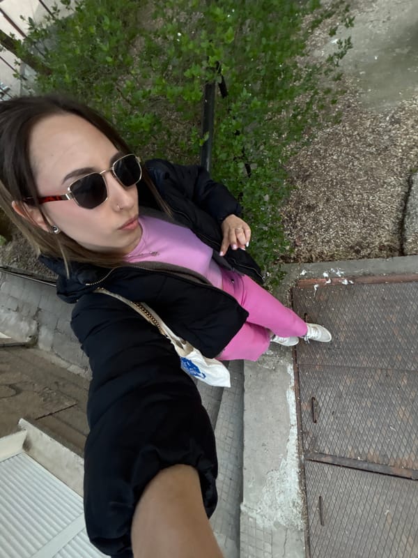 Tourist captures street scenes and architecture in Veliko Tarnovo