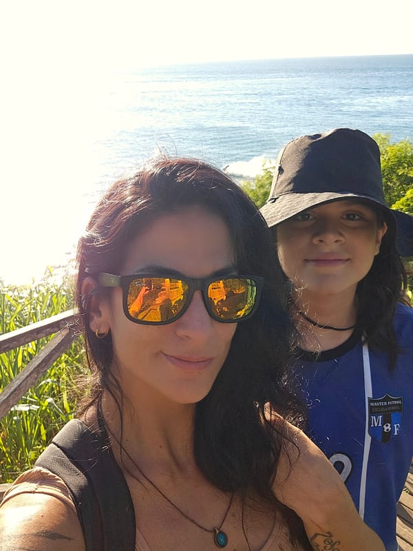 Family moments captured along Búzios coastline in Brazil