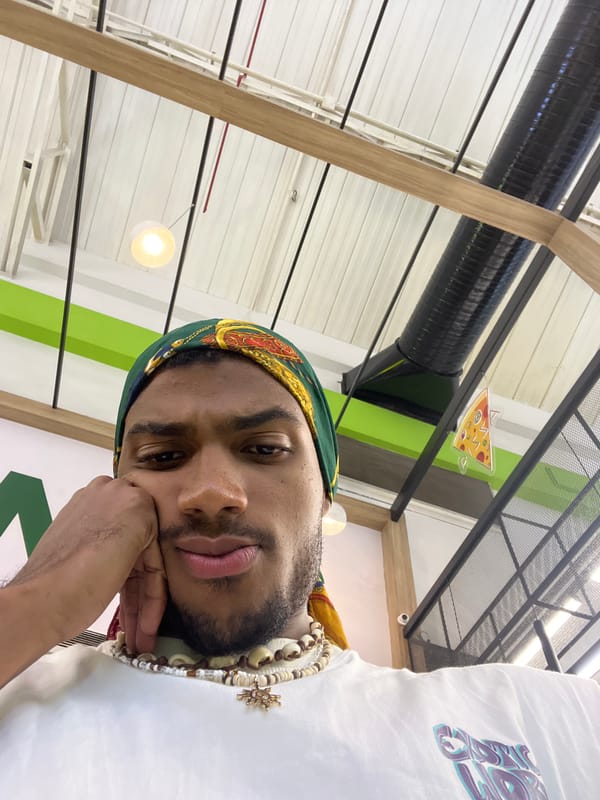 Man in shell necklaces visits multiple Porlamar restaurants overnight
