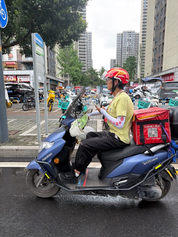 Morning street life captured in Chongqing High-tech Zone