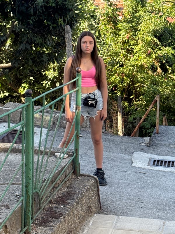 Afternoon snapshots: architecture, greenery, and casual outdoor poses
