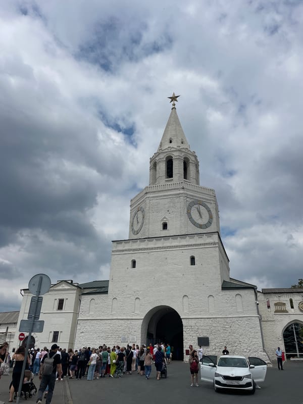 Morning tour of Kazan's historic landmarks documented