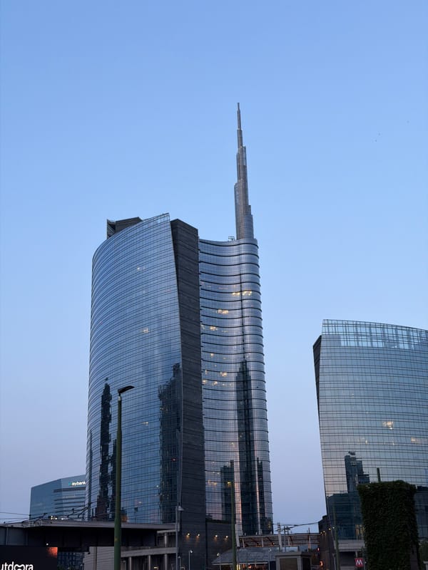 Milan's Porta Nuova district, architecture and street life