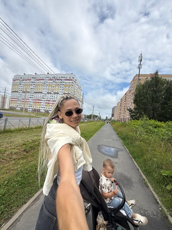 Stroller selfies on a summer morning in Rusanovo