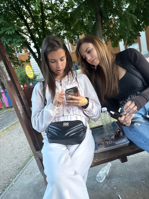 Afternoon social gathering and live performance documented in Pernik