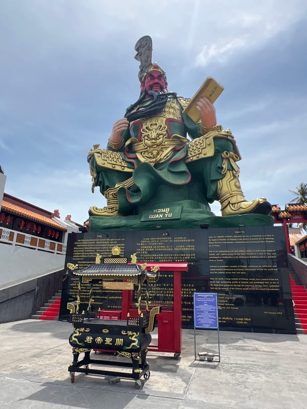 Large Guan Yu statue viewed from multiple angles