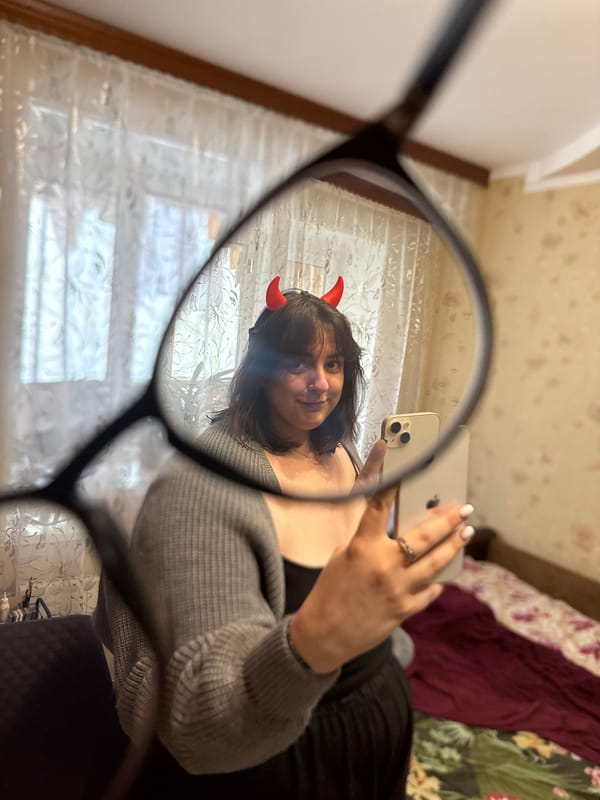 Nail salon session documented in Dmitrov with manicure service