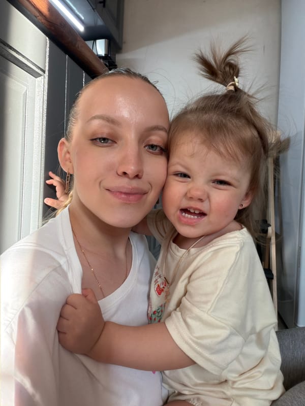 Woman documents daily life through selfies in Reshetnikovo, Russia