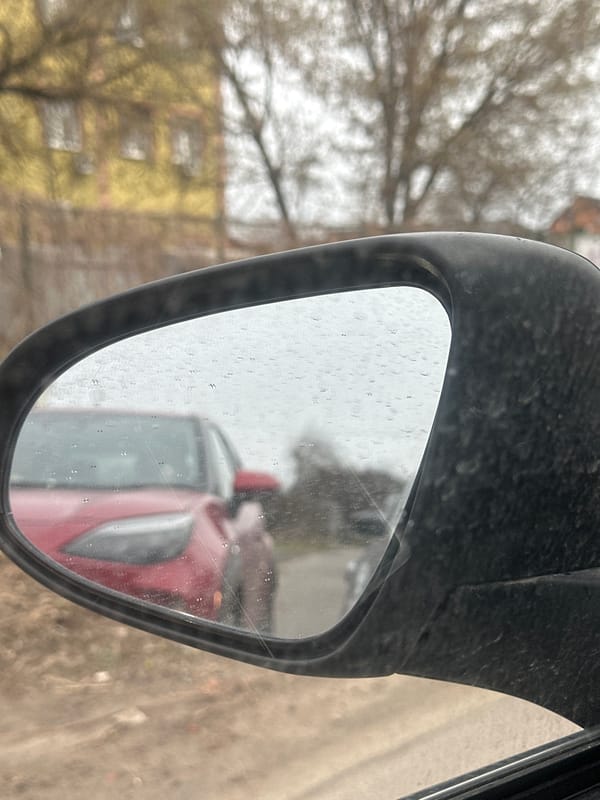 Morning street scenes documented across Kyiv during 5-minute span