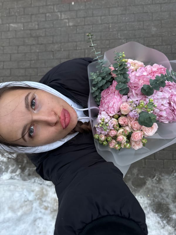 Couple's Valentine's Day outing documented across Odintsovo locations