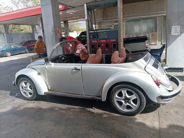 Evening rush at Venezuelan gas station draws mixed traffic