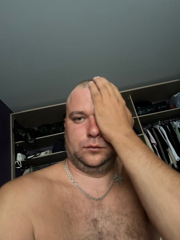 Shirtless man spotted in Minsk kitchen early morning