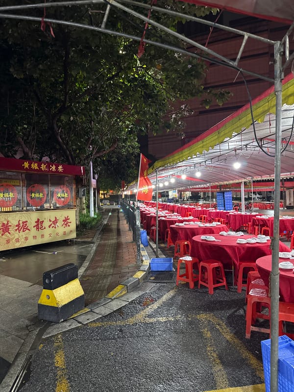 Haizhu District after rain: wet streets, outdoor dining, city lights
