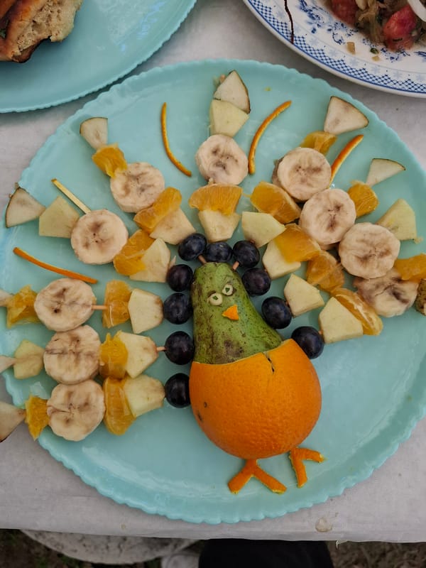 Creative fruit fish display accompanies outdoor meal in Varna