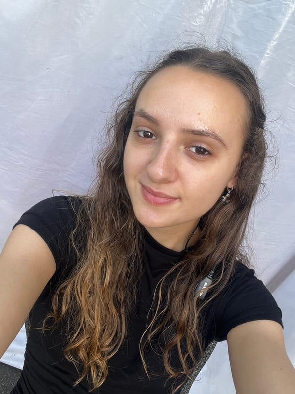 Woman takes selfie in Saarbrücken