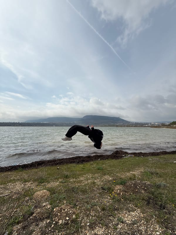 Acrobatic stunts performed at Lake Shumen waterfront captured by witnesses