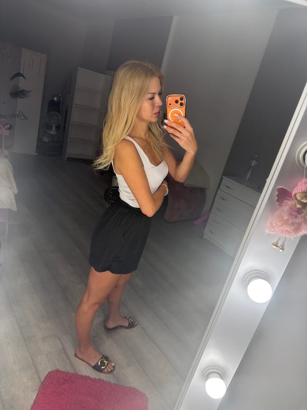 Mirror selfie session in a Kyiv dressing room