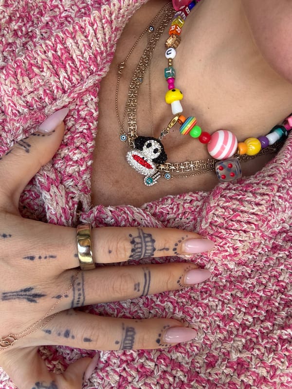 Person in layered jewelry spotted in Strömstad, Sweden