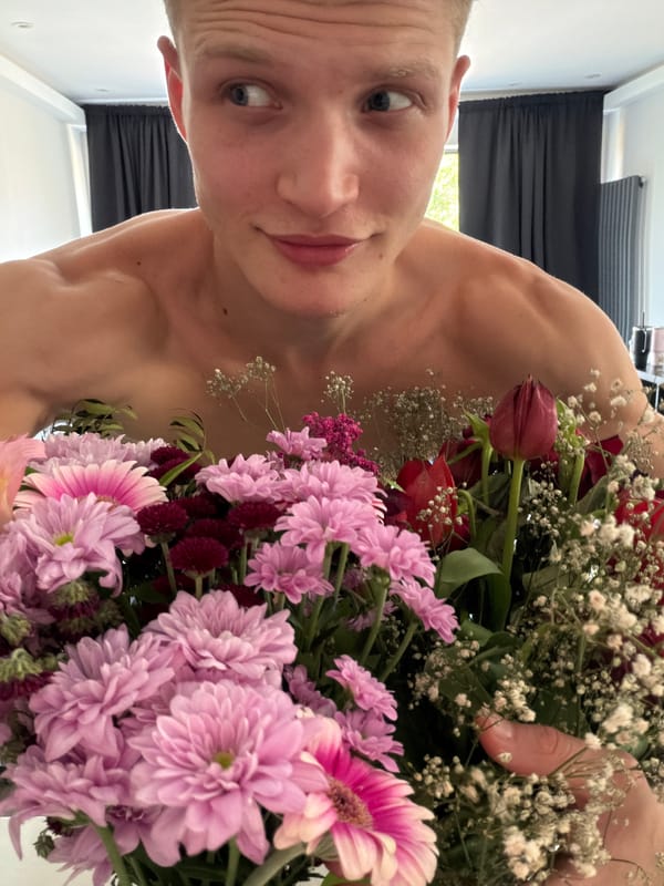 Flowers and mirror selfies, London afternoon.