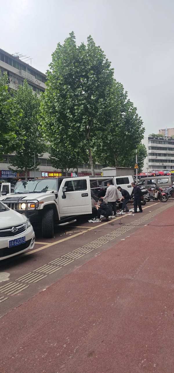 Early morning street life documented in Yuzhong District