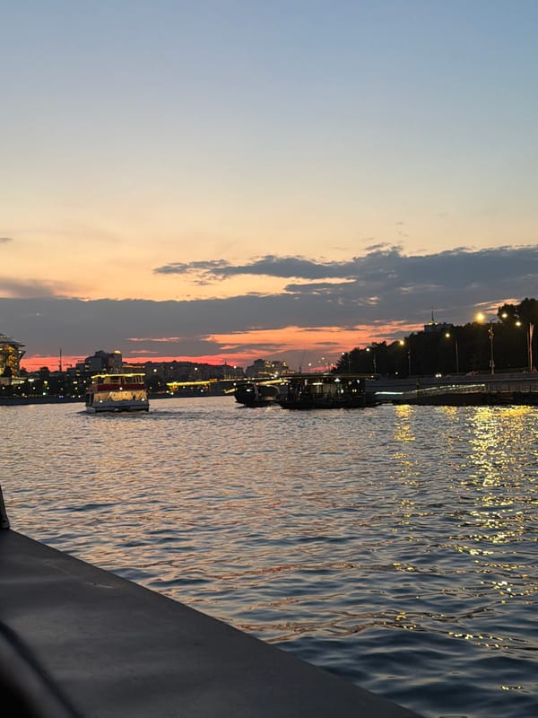 Twilight boating scene captured along Moscow's Moskva River
