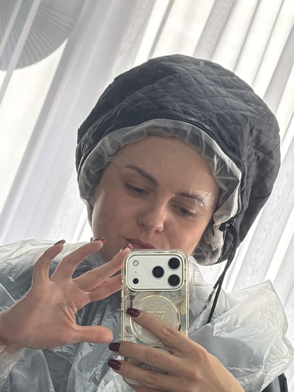 Woman documents beauty salon eyebrow treatment in Votkinsk selfies