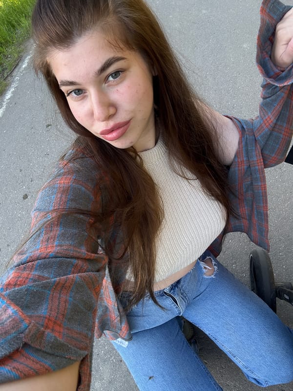 Woman documents afternoon in Meschyory with selfies, stroller walk